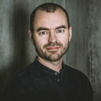 Portrait von {single_term_title()}