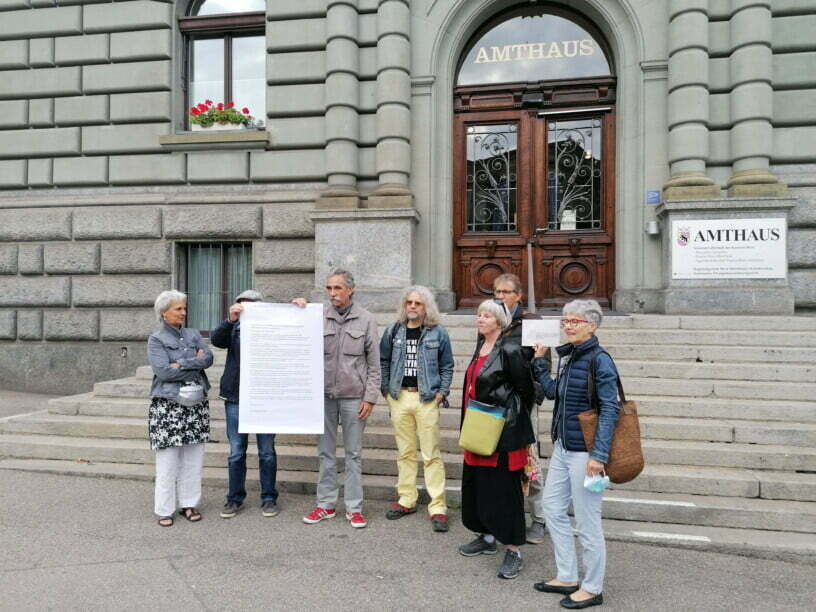 Klimagrosseltern-Briefuebergabe-Amtshaus-Klimastreik-Foto-1