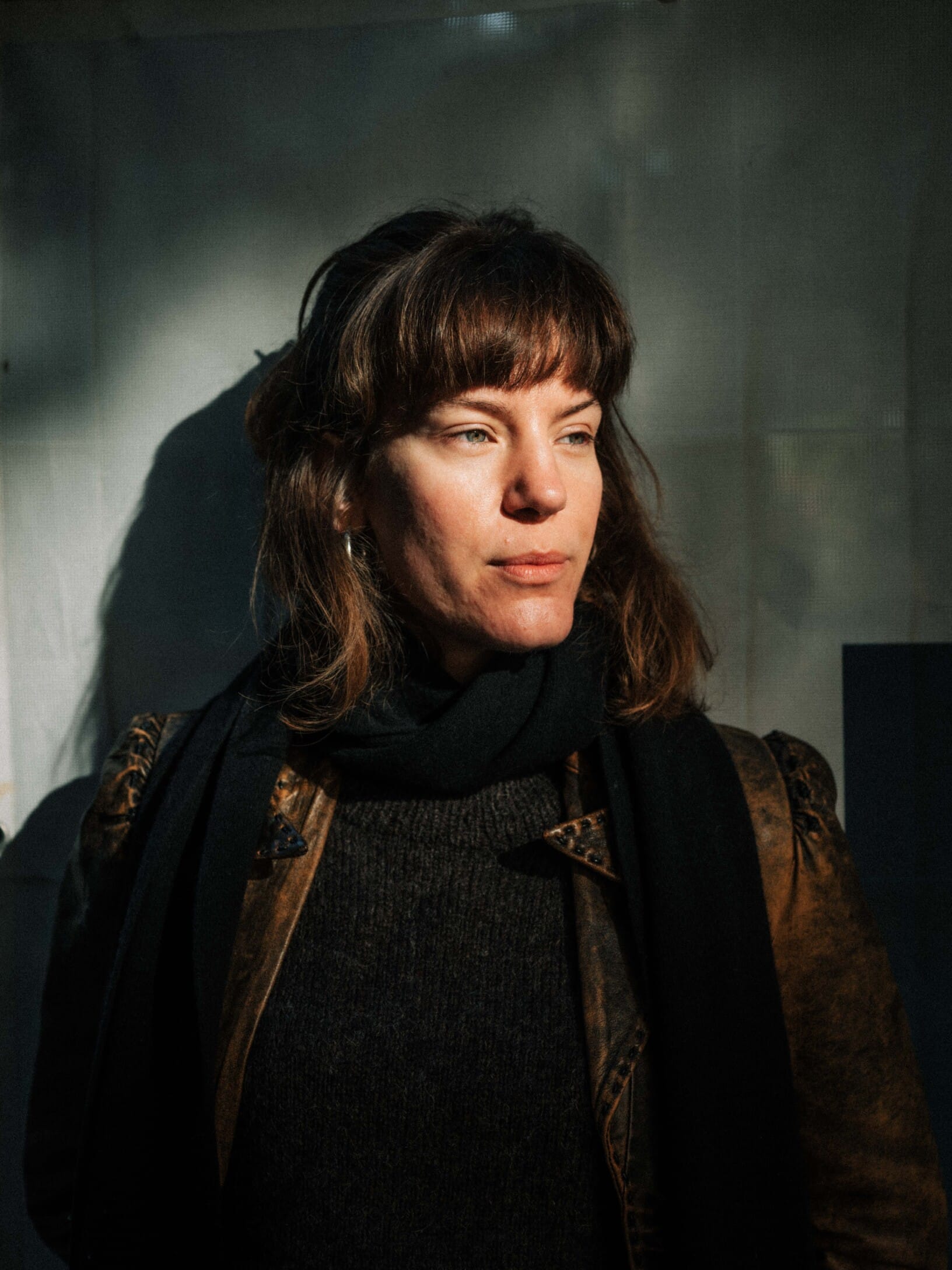 sophie im proger-innenhof, wo momentan gebaut wird